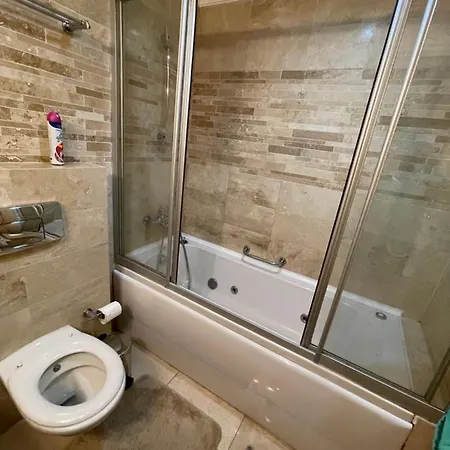 Gold Anna Apartment
